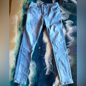 NWOT Men’s Skinny Fit Stretch Jean belt loops Color Light Denim Size 32 W